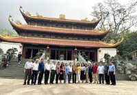 Đoàn lãnh đạo nghỉ hưu tại Hà Đông đi lễ và trồng cây ngày 6-4-2023