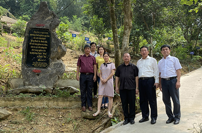 Đoàn của Hội đông y thành phố Hà Nội lên thăm khu bảo tồn