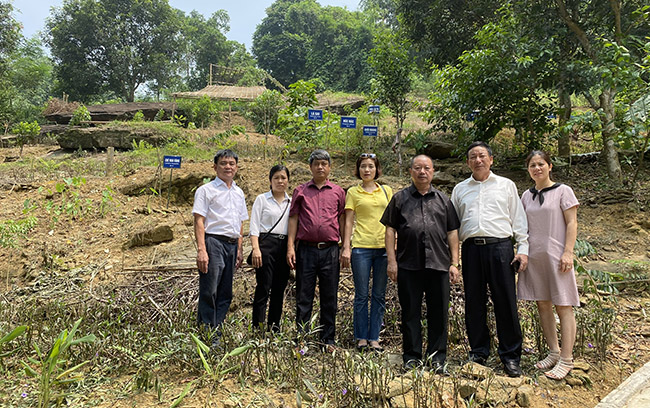 Đoàn của Hội đông y thành phố Hà Nội lên thăm khu bảo tồn